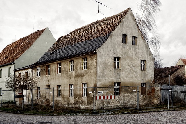 verlassenes haus hansbenn pixabay