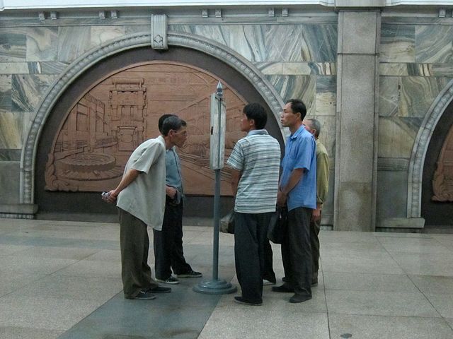 Nordkorea Zeitungsleser